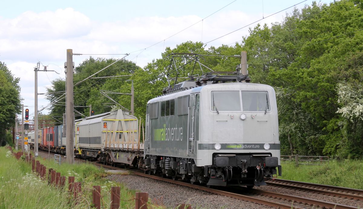 Railadventure 111 222-6 mit Begleitzug Ausfahrt Padborg/DK. 29.05.2019