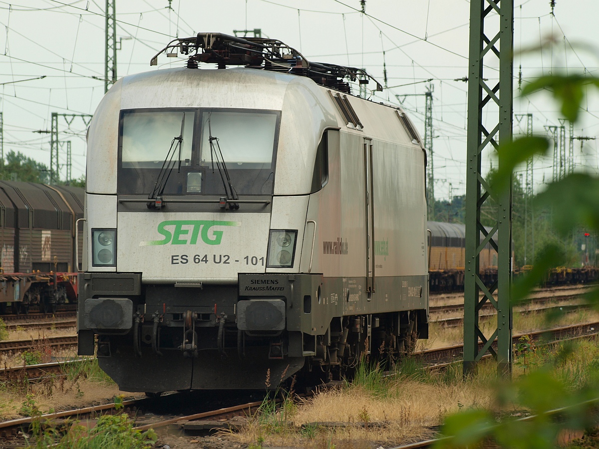 Raildox/SETG ES64U2-101/ 182 601-5 abgestellt im alten Gbf HH-Harburg. 08.07.2011(üaVinG)