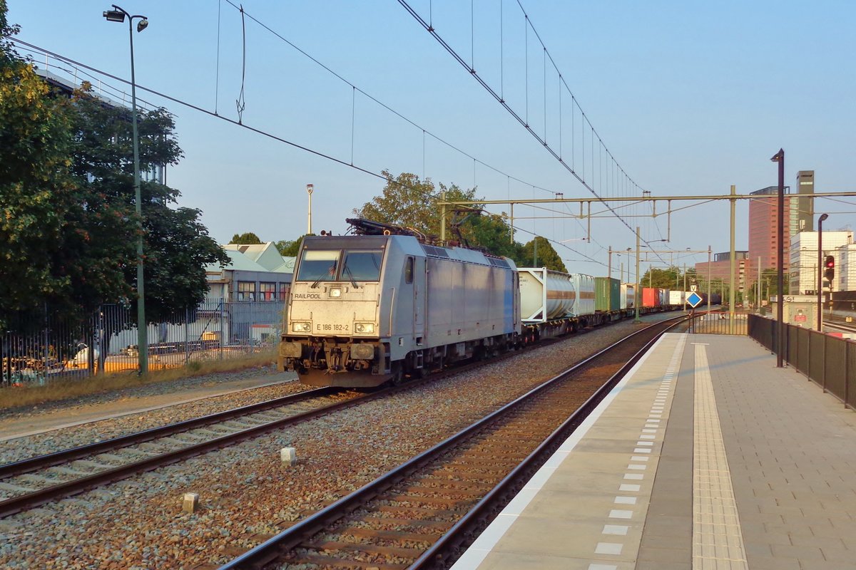 Railpool 186 182 durchfahrt am 19 Juli 2018 Tilburg. 