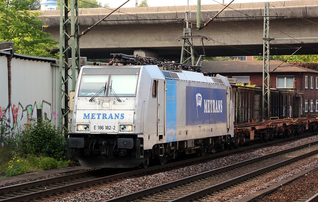 Railpool/Metrans 186 182-2 mit leerem Containerzug aufgenommen in HH-Harburg. 28.09.12