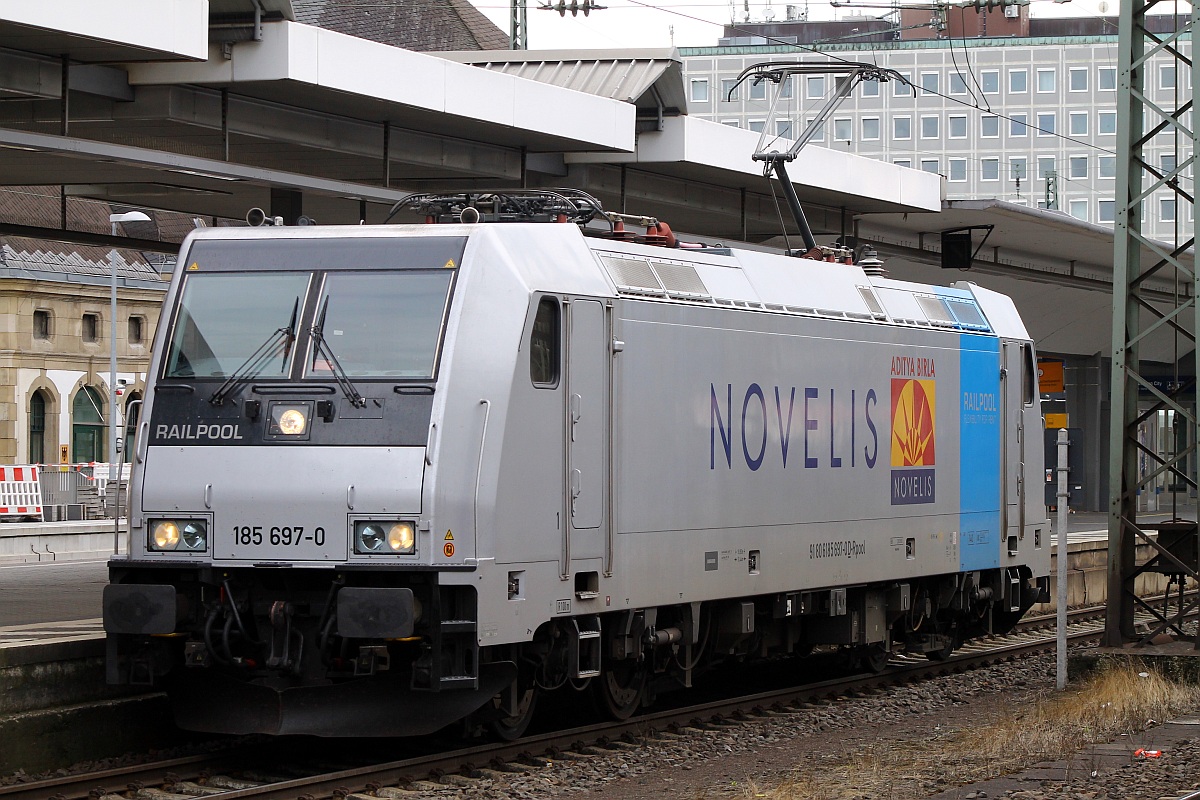 Railpool/Novelis 185 697-0(REV/20.05.10, EBA 08L12KW 014)aufgenommen im Hbf Koblenz. 16.09.2013