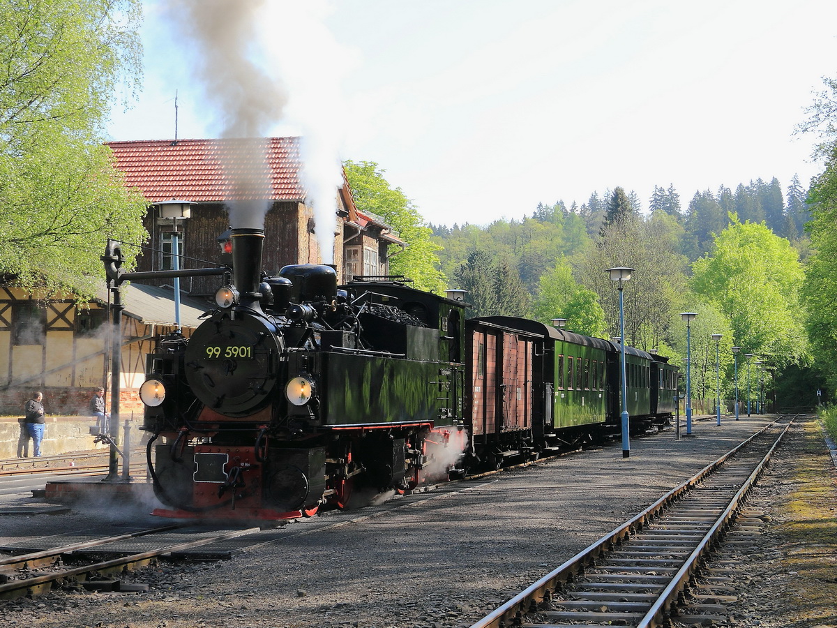 Rangierfahrt 99 5901 im Bahnhof Alexisbad am 20. Mai 2017.