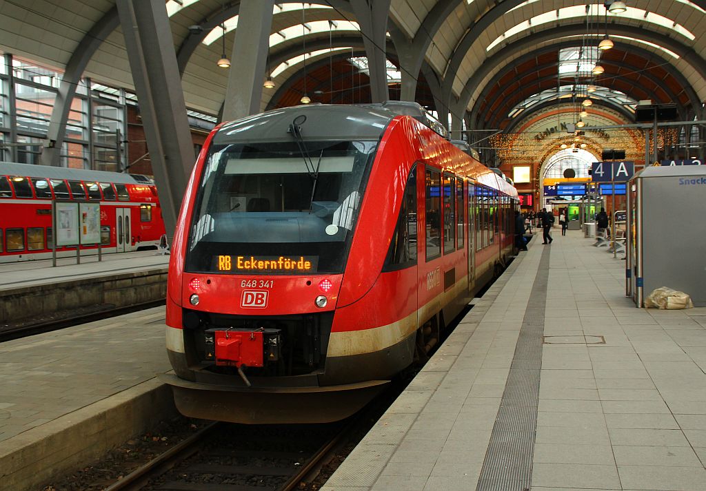 RBSH Lint 648 341/841 als RB nach Eckernförde steht bereit zur Abfahrt im Hbf Kiel. 31.12.11