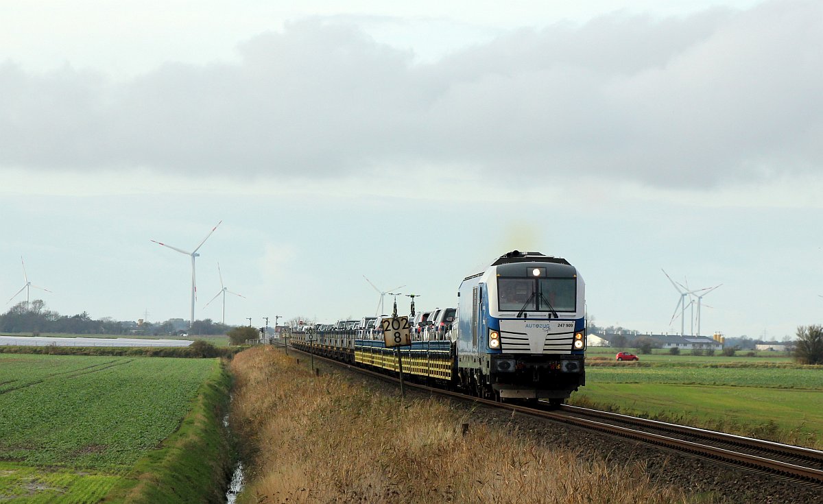 RDC 247 909 kam mit freundlichem und lautem Gruß aus Richtung Westerland am Bü Triangel kurz vor Niebüll vorbei gefahren. 04.11.2019