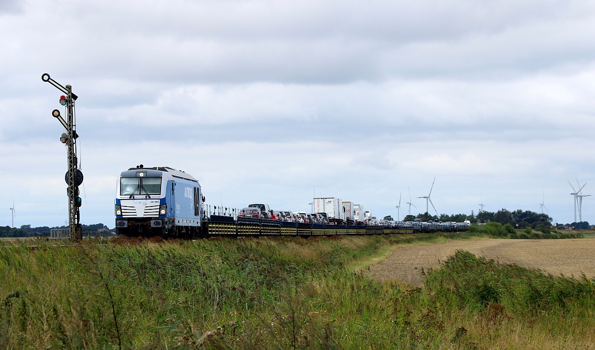 RDC/RAG 247 909 mit dem AZS nach Niebüll. Lehnshallig 28.08.2021