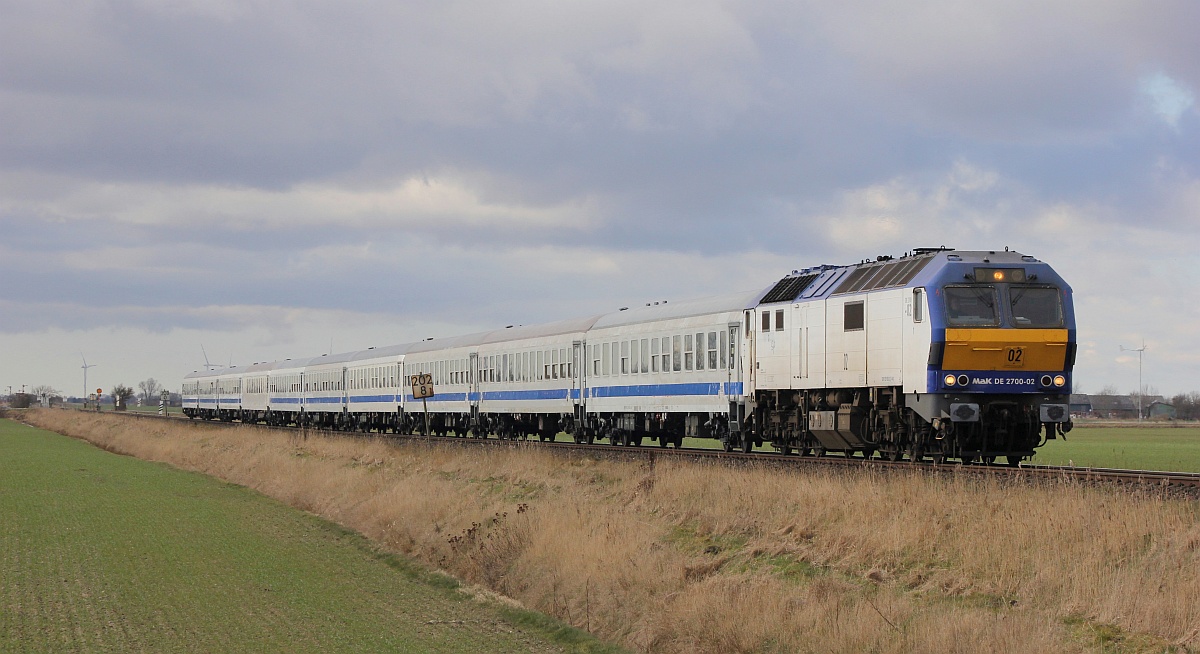 RDC/RAG MaK DE2700-02 mit RDC Pendler-Express auf dem Weg nach Niebüll. Bü Triangel 19.03.2021