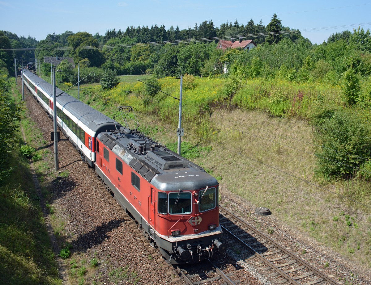 Re 4/4 II 11133 mit IC 280 Zürich HB - Stuttgart Hbf am 13.08.2015 bei Singen(Htw)