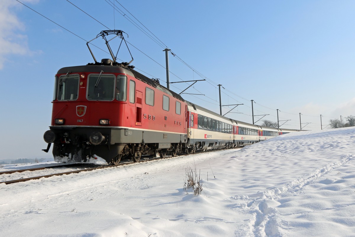 
Re 4/4 II 11147 mit IC 186 Zürich HB - Stuttgart Hbf am 31.12.2014 bei Lottstetten