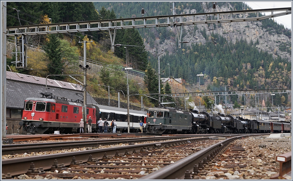 Re 4/4 II mit dem Gotthard Panorama Express und die Re 4/4 II 11161 als Vorspann für die beiden C 5/6 2978 und 2969 in Göschenen. 

21. Okt. 2017i