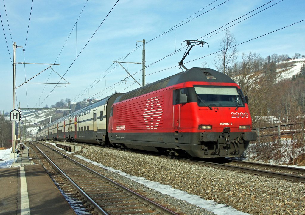 Re 460 103-5   Heitersberg   mit IC 2000 Garnituren als IC 822 Romanshorn - Brig am 23.01.10 in Mülenen 