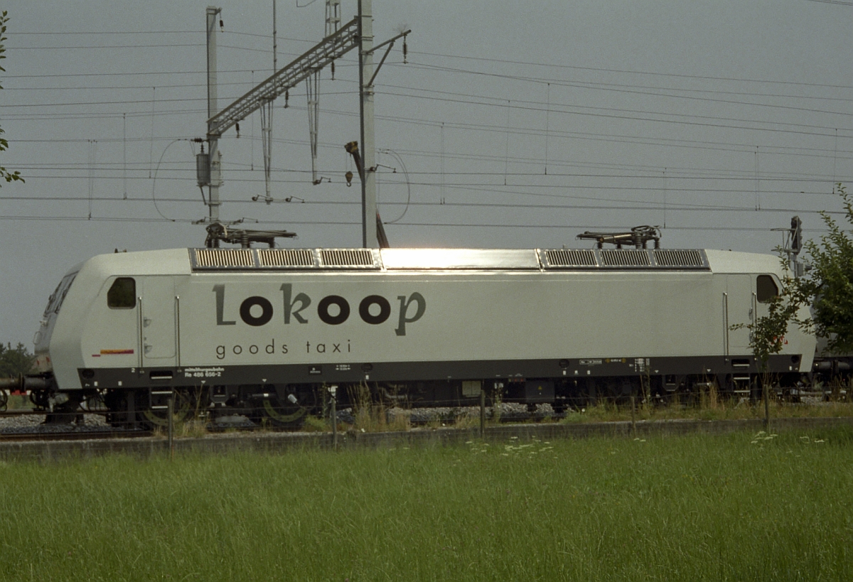 Re 486-656 'Lokoop' der ehemaligen Mittelthurgaubahn am 26.08.2001 in Kreuzlingen.
