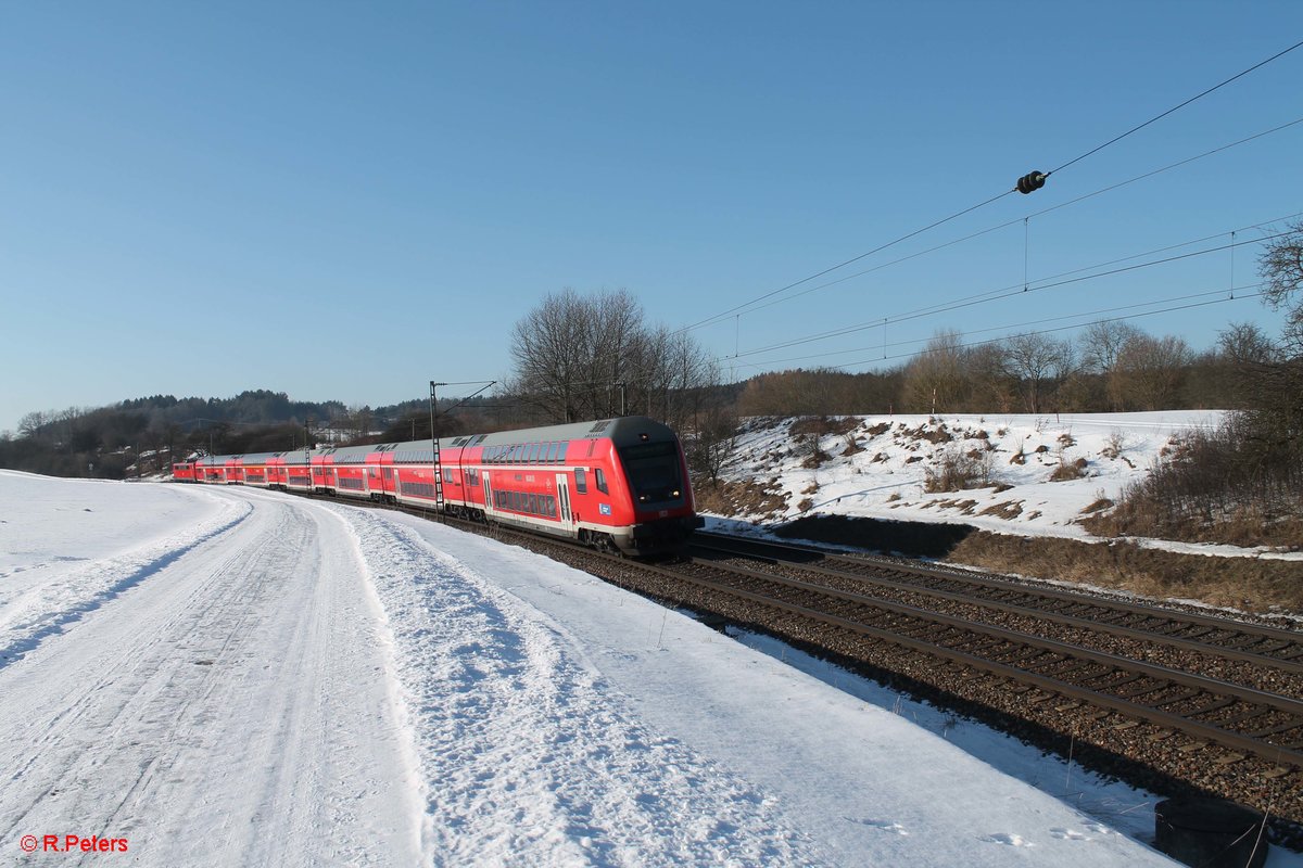 RE 4861 Nürnberg - München wurde von 111 185-5 bei Pölling geschoben. 26.01.17