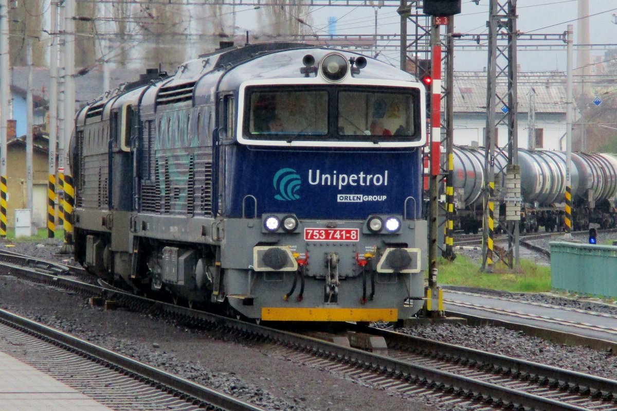 Regen, Unipetrol 753 741 und der Fotograf waren alle in Decin hl.n. am verregneten 7 April 2017.