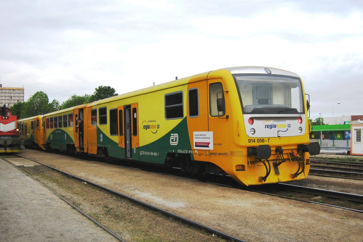 RegioNova 914 056 steht am 14 Mai 2012 in Praha-Veleslavin.