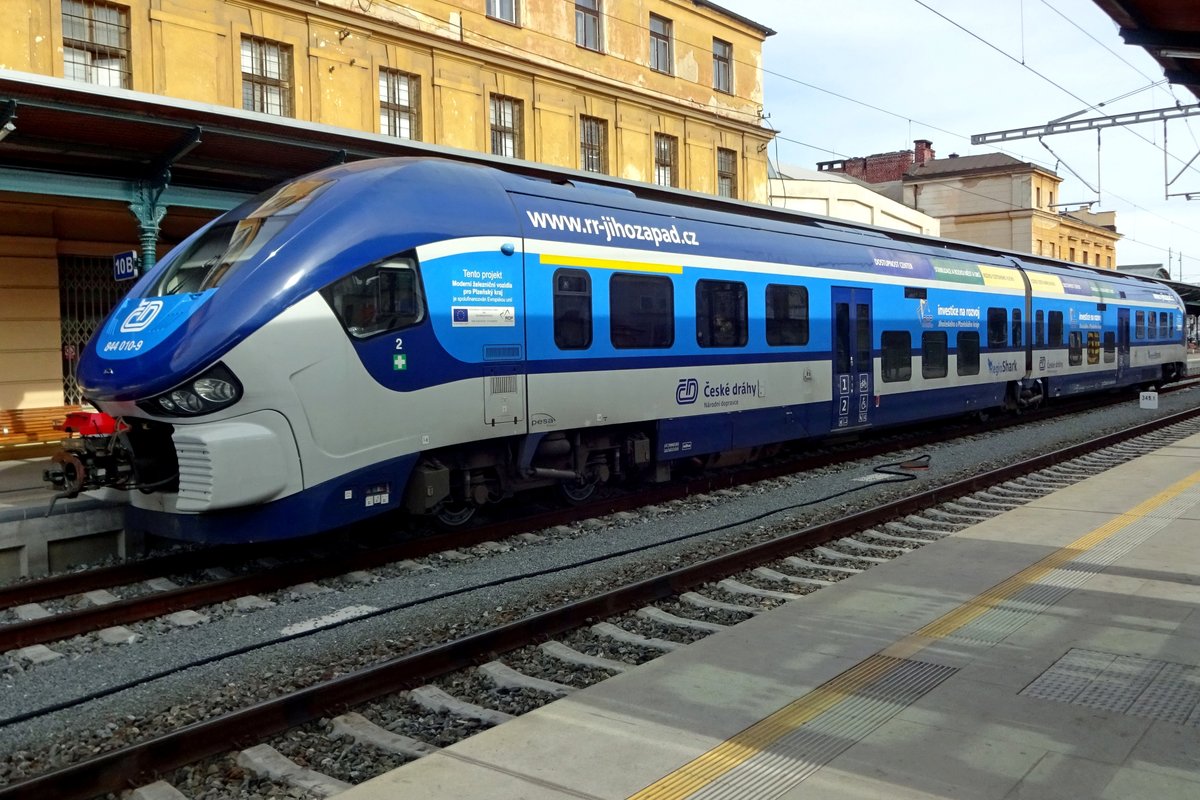 RegioShark 844 010 verlässt am 22 Februar 2020 Plzen hl.n.