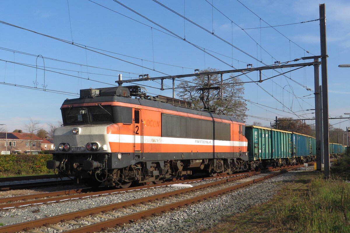 RFO 1831 überrascht der Fotograf am 10.November 2020 in Oss beim Einfahrt von deren Gypsumzug.