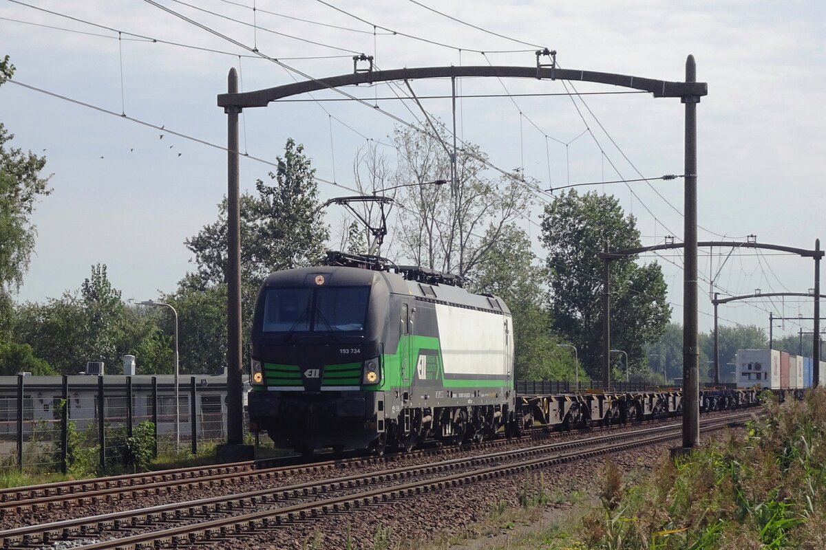 RFO 193 734 zieht ein KLV durch Hulten am 2 September 2022.