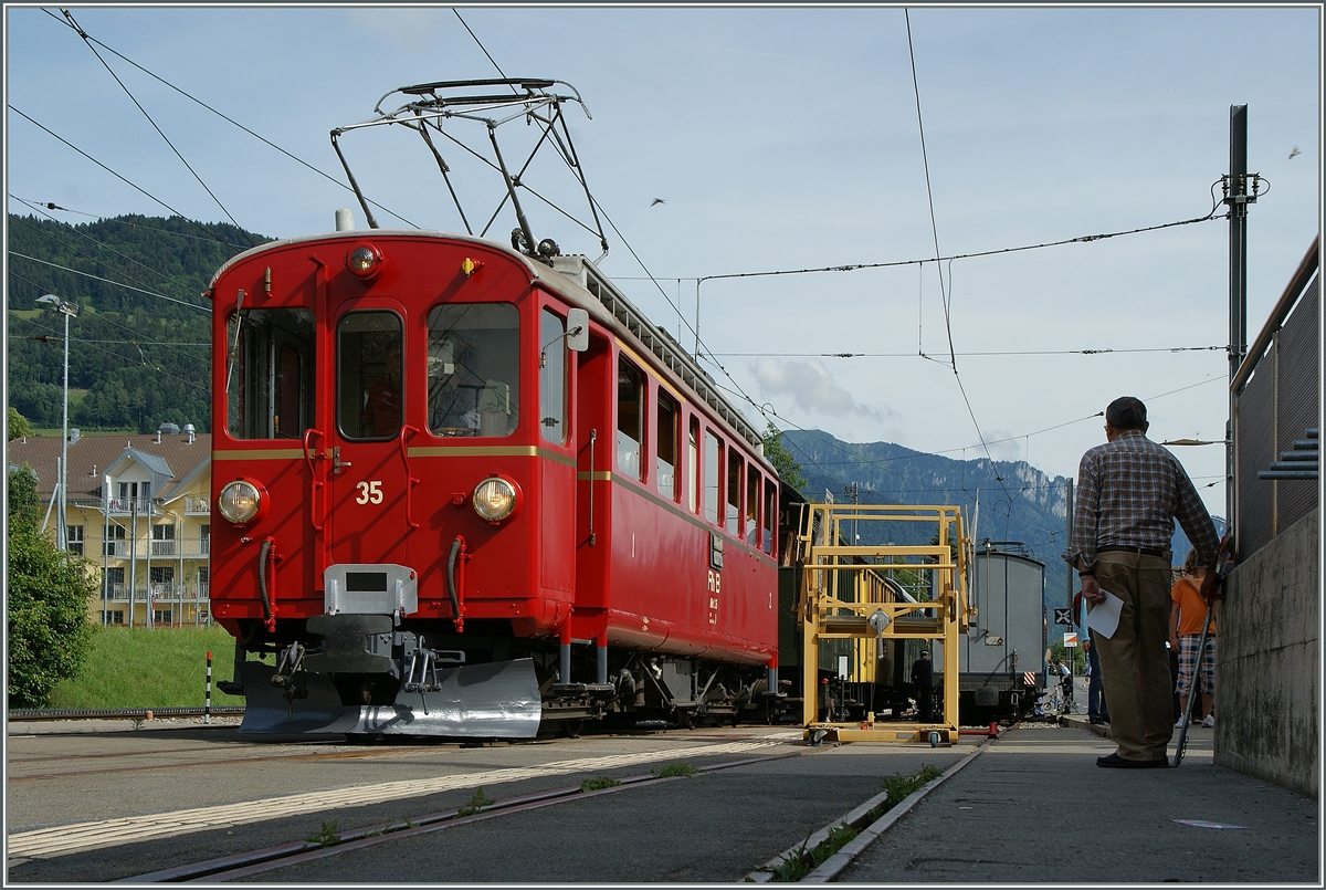 RhB Berninabahn ABe 4/4 N° 35 in Blonay.
12. Juni 2011