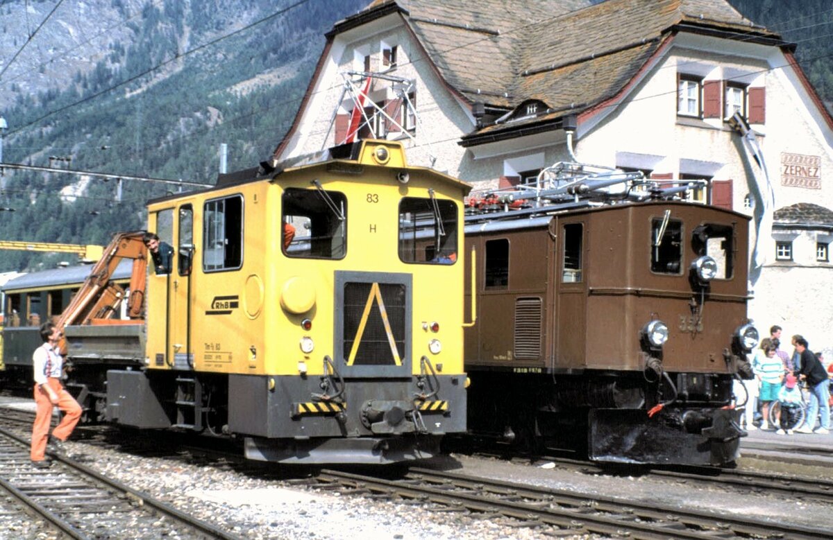 RhB Ge 4/6 Nr.353 und Tm 2/2 Nr.83 in Zernez im September 1989.
