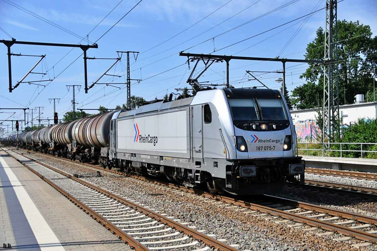 RHC 187 075-7 fuhr mit einen tanker durch golm bei potsdam,13.07.21