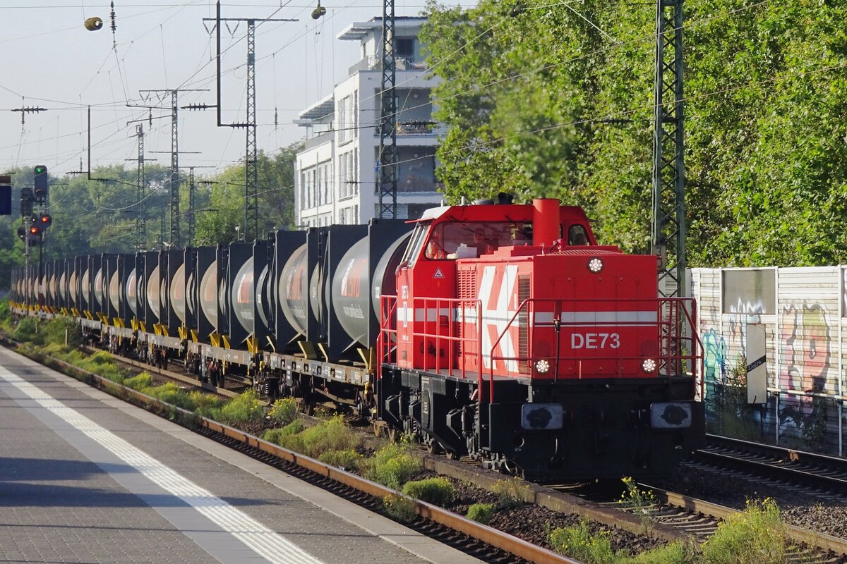 RheinCargo DE 73 zieht ein Mllzug durch Kln Sd am 23 September 2021.