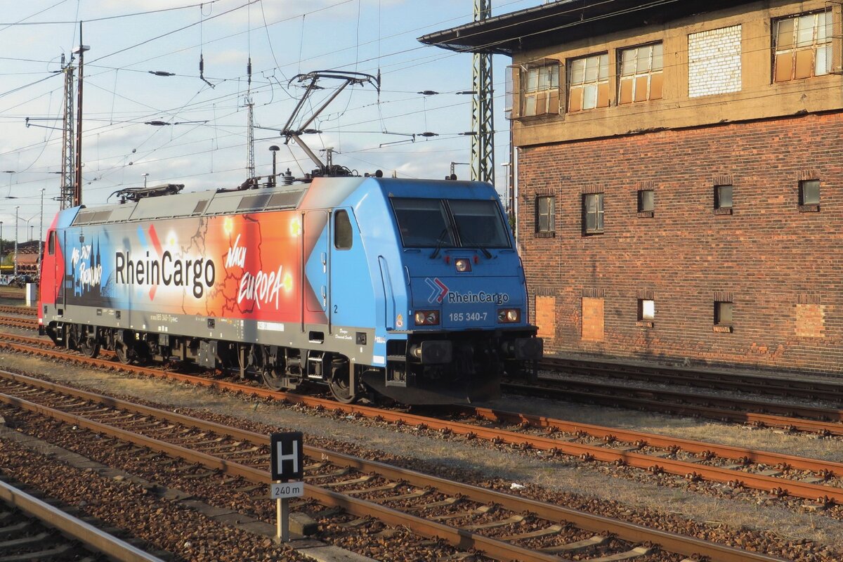 RheinCargo, ex-DB Cargo, 185 340 lauft am Abend von 21 Augustus 2021 um in Angermünde.