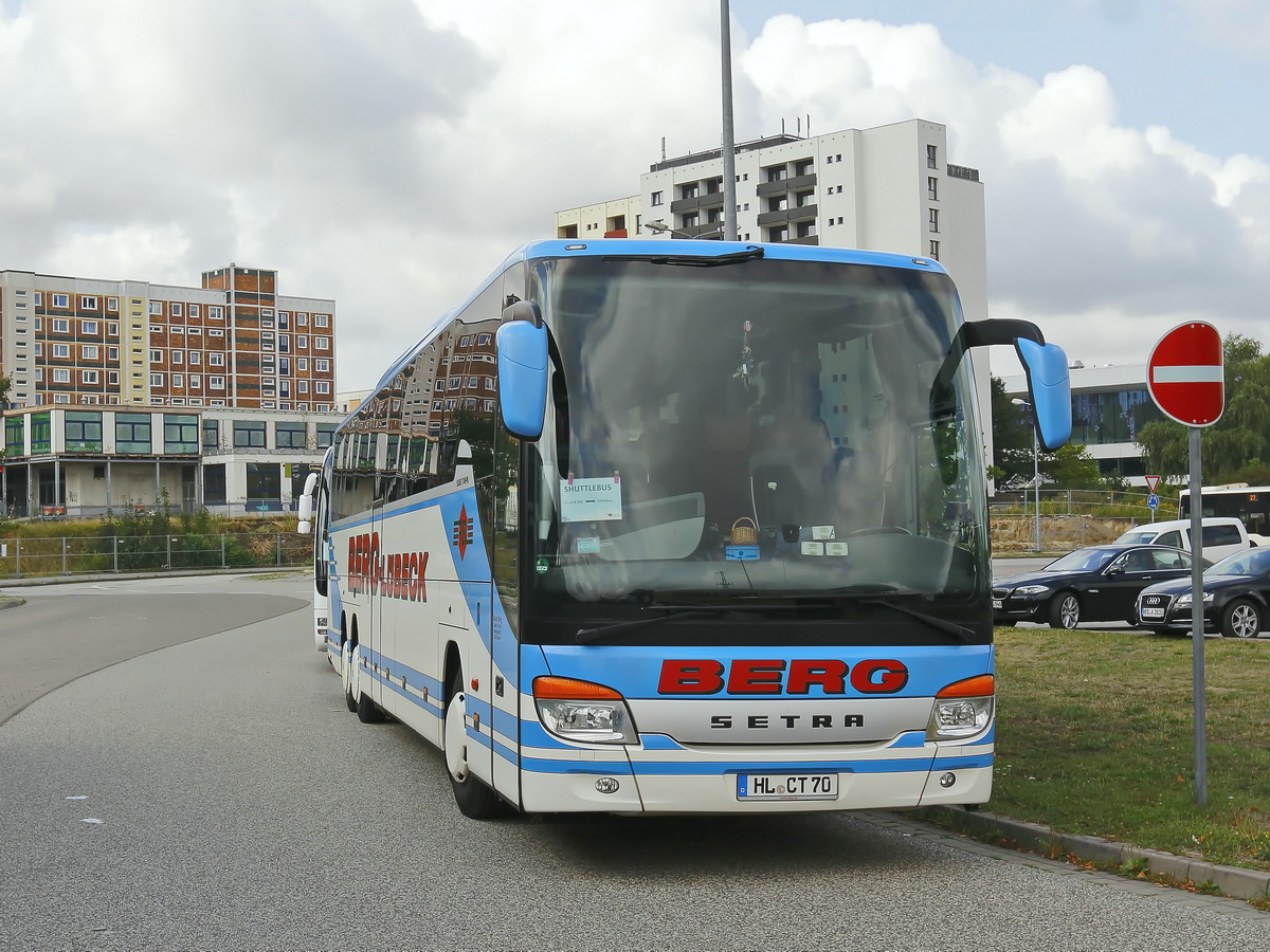 Rostock Hauptbahnhof am 31. August 2018, hier steht ein Reisebus Setra der Firma Berg aus Lücbeck. 