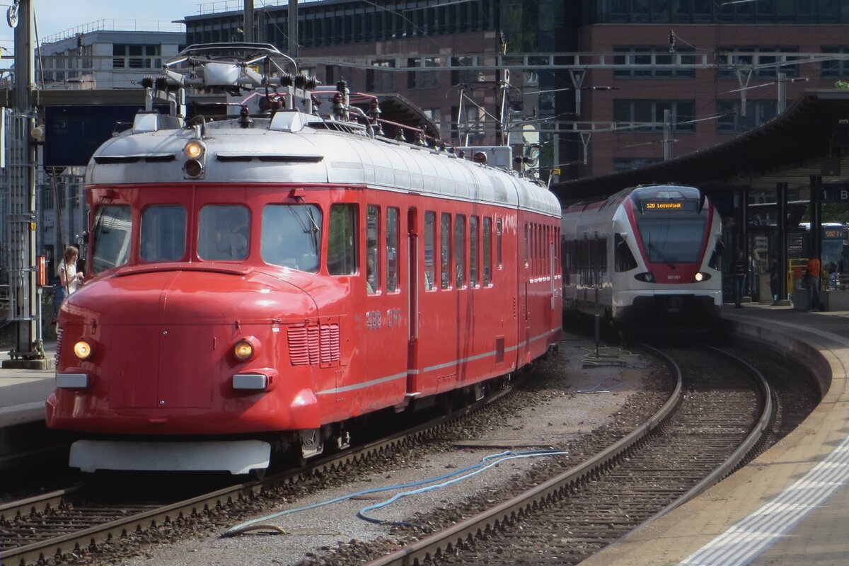 Roter Churchill Pfeil 1021 steht am 21 Mai 2022 in Olten und macht sich bereit für ein Sonderfahrt nach Zürich.