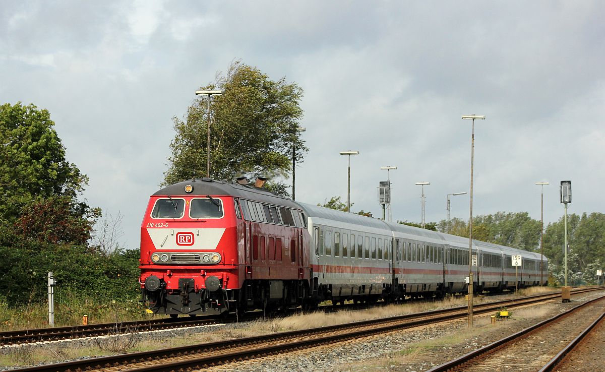 RP 218 402-6 mit dem IC 2375 nach Hamburg aufgenommen in Husum-Nord. 28.09.2019