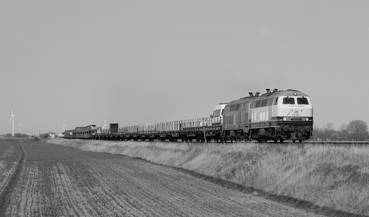 RPRS 218 480 und 402 mit SyltShuttle nach Niebüll. B+ Triangel 18.04.2021