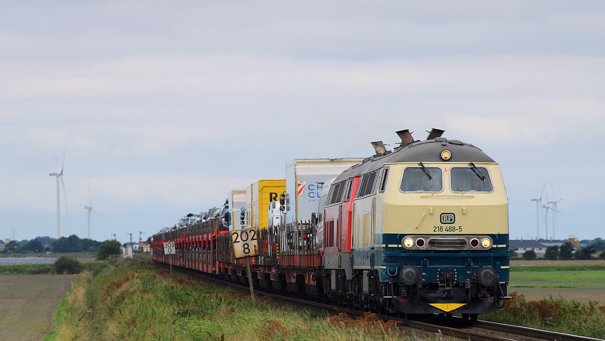 RPRS 218 488-5 und DB 218 390-3 mit SyltShuttle nach Niebüll. Bü Triangel 28.08.2021