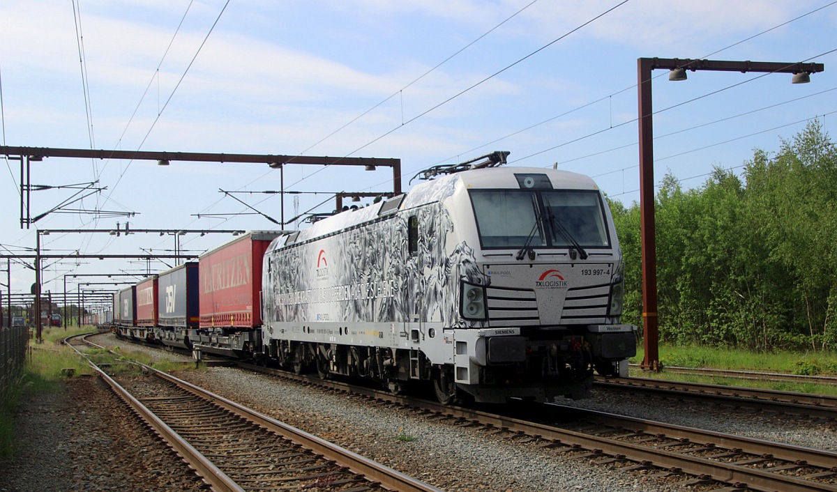 RP/TXL 193 997-4  8500 Pferde  stand mit ihrem Lauritzen/DSV KLV in Pattburg abgestellt am Morgen des 28.05.2023