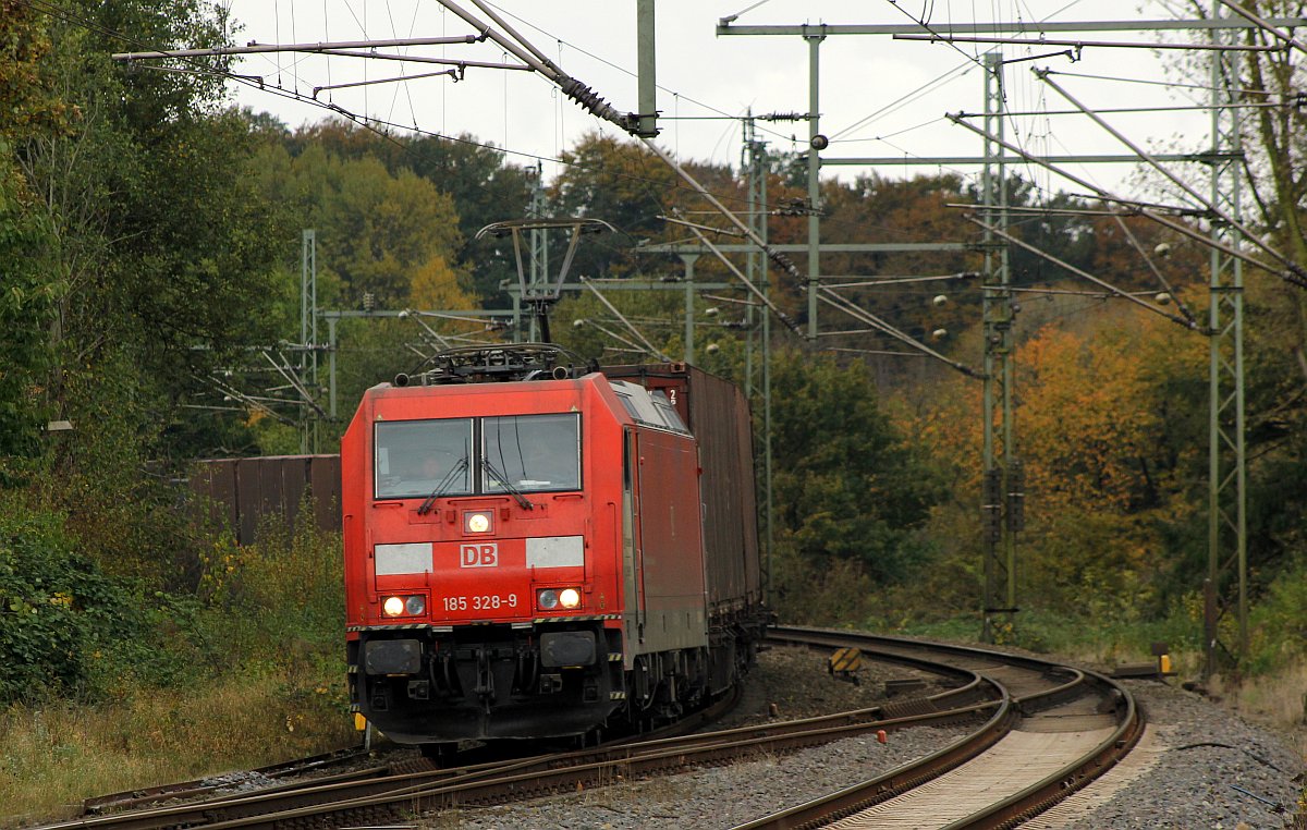 RSC 0185 328-9 mit Volvo Ersatzteilezug nach Gent-Zeehaven, Schleswig 22.10.2016