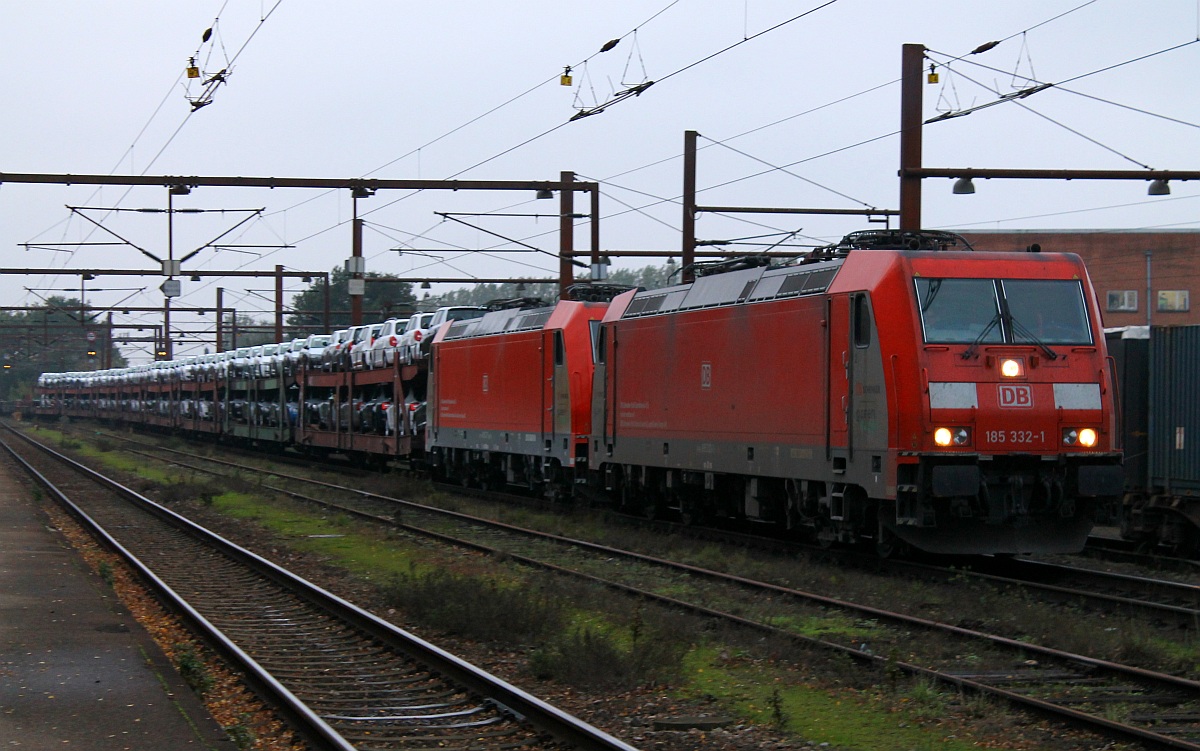 RSC 0185 332 und 0185 335 haben mit einem sehr langen Gz Einfahrt in Padborg/DK. 11.10.2013