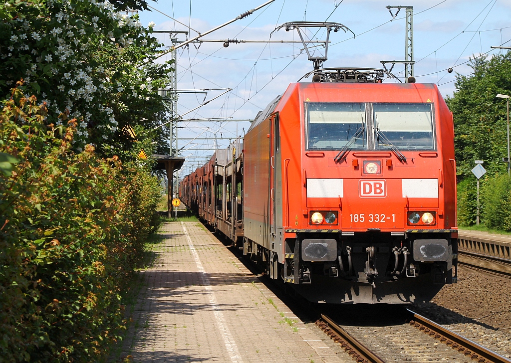 RSC 185 332-1 rumpelt hier aus Fredericia kommend mit dem EZ-Z 44781 in voller Länge und wie fast immer ausschließlich mit leeren Wagen durch Jübek Richtung Hamburg Maschen. 06.07.2013