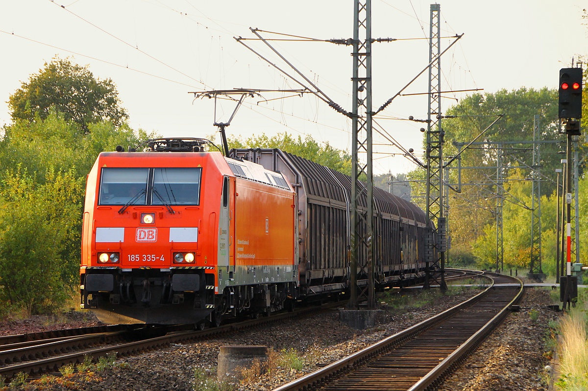 RSC 0 185 335-4(REV/04.12.08)wurde lange nicht gesichtet und rauscht hier mit ihrem EZ 46263(XVAH,Almhult-XBGZ,Gent/Zeehaven)durch Schleswig. 16.09.2014