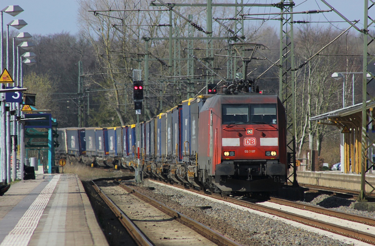 RSC EG 3107 mit dem DSV/Norfolk KLV rauscht hier durch Schleswig gen Hamburg. 26.03.2017