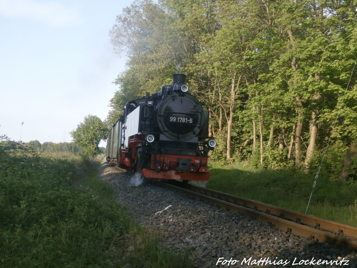 RBB 99 1781 beim kurz vor dem Putbusser Bahnhof am 29.5.15