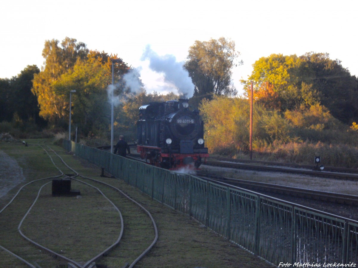 RBB 99 4011 auf Rangierfahrt im Bahnhof Putbus am 2.10.13