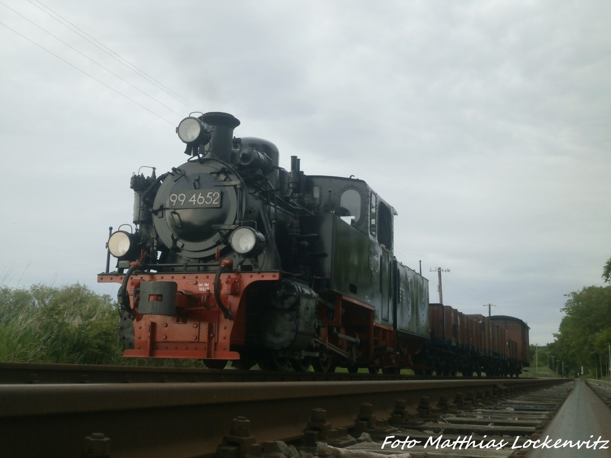 RBB 99 4652 mit dem Fotozug an der Ausweichstelle Posewald am 31.5.15