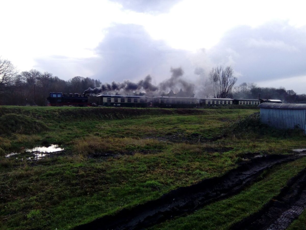 RüBB 99 4802 verlässt Putbus in Richtung Ostseebad Göhren am 8.12.17