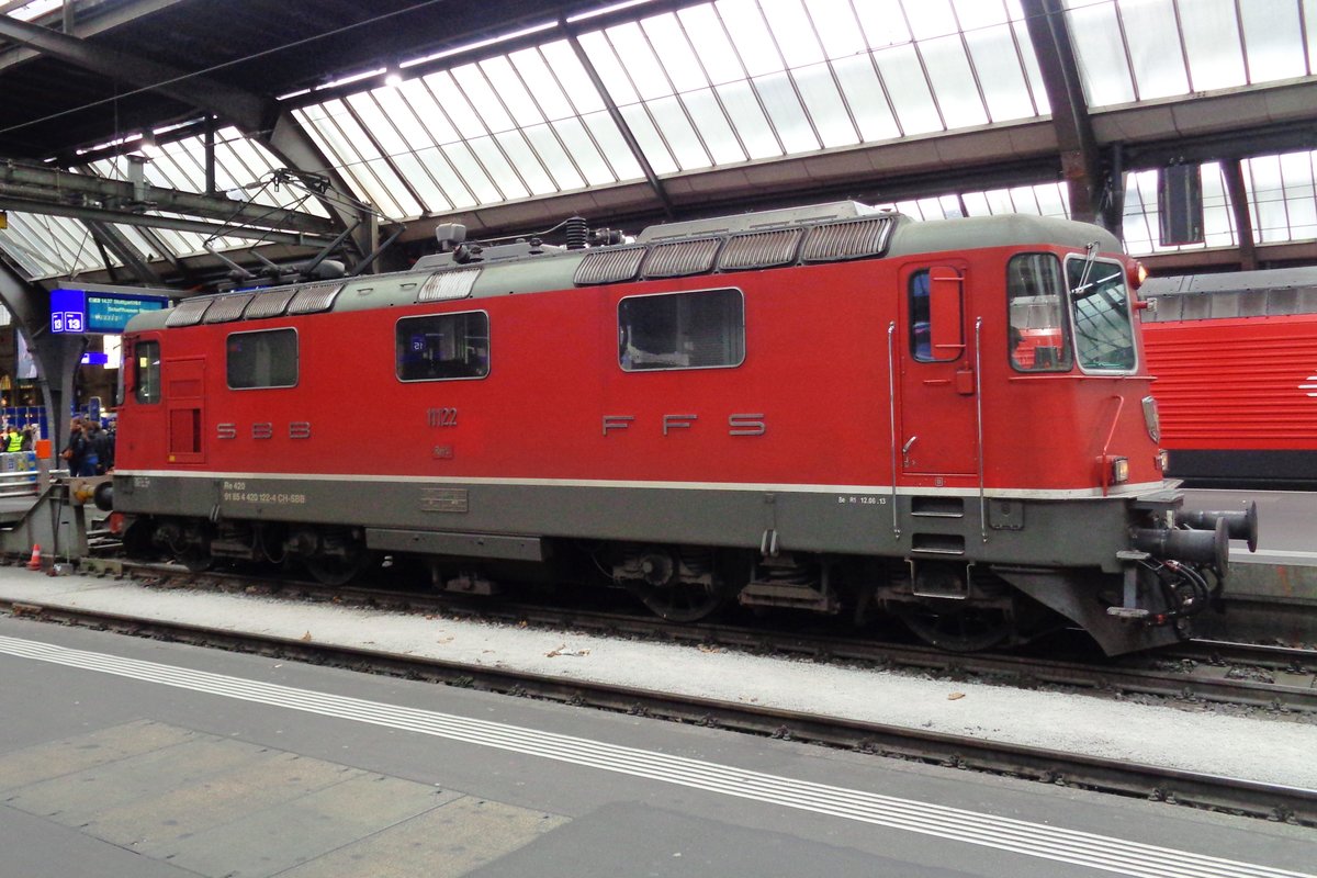 SBB 11122 steht am 1 Januar 2019 in Zurich HB. 