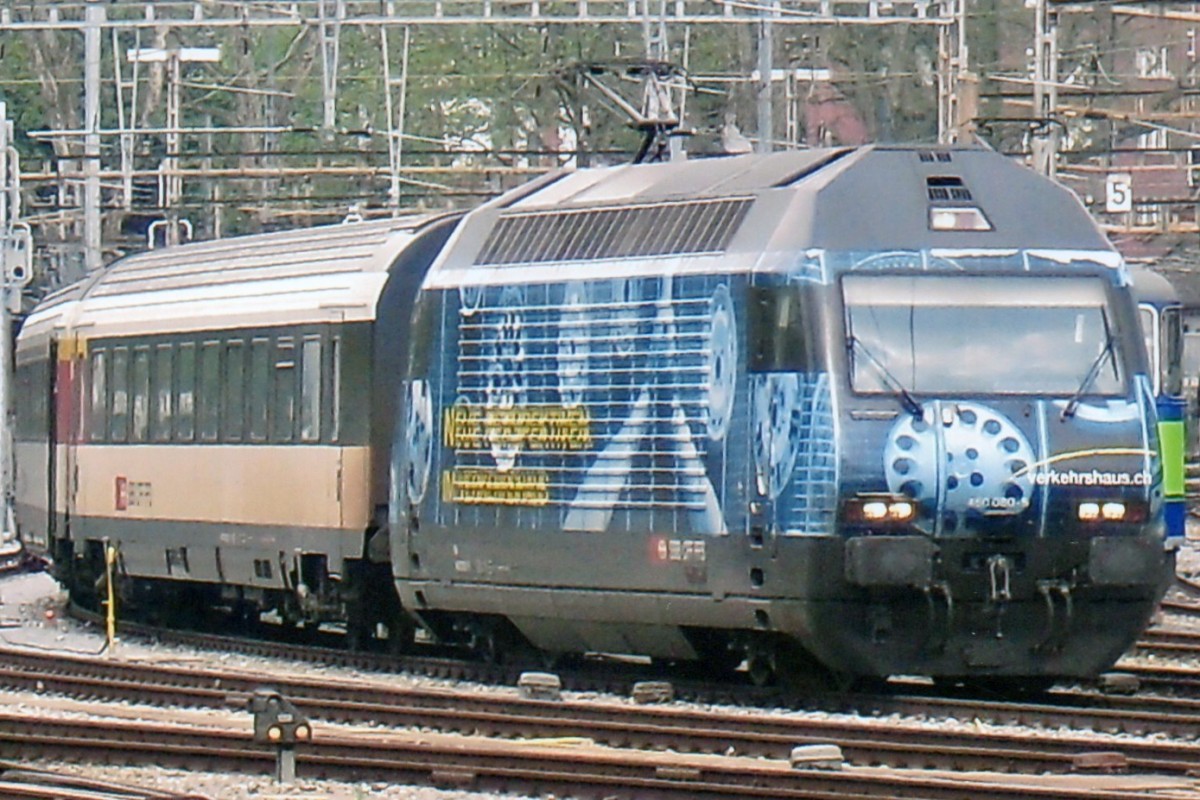 SBB 460 080 mit das 2.Werbeschema für das Verkehrshaus der Schweiz, hier am 15 Mai 2010 in Bern fotografiert. 