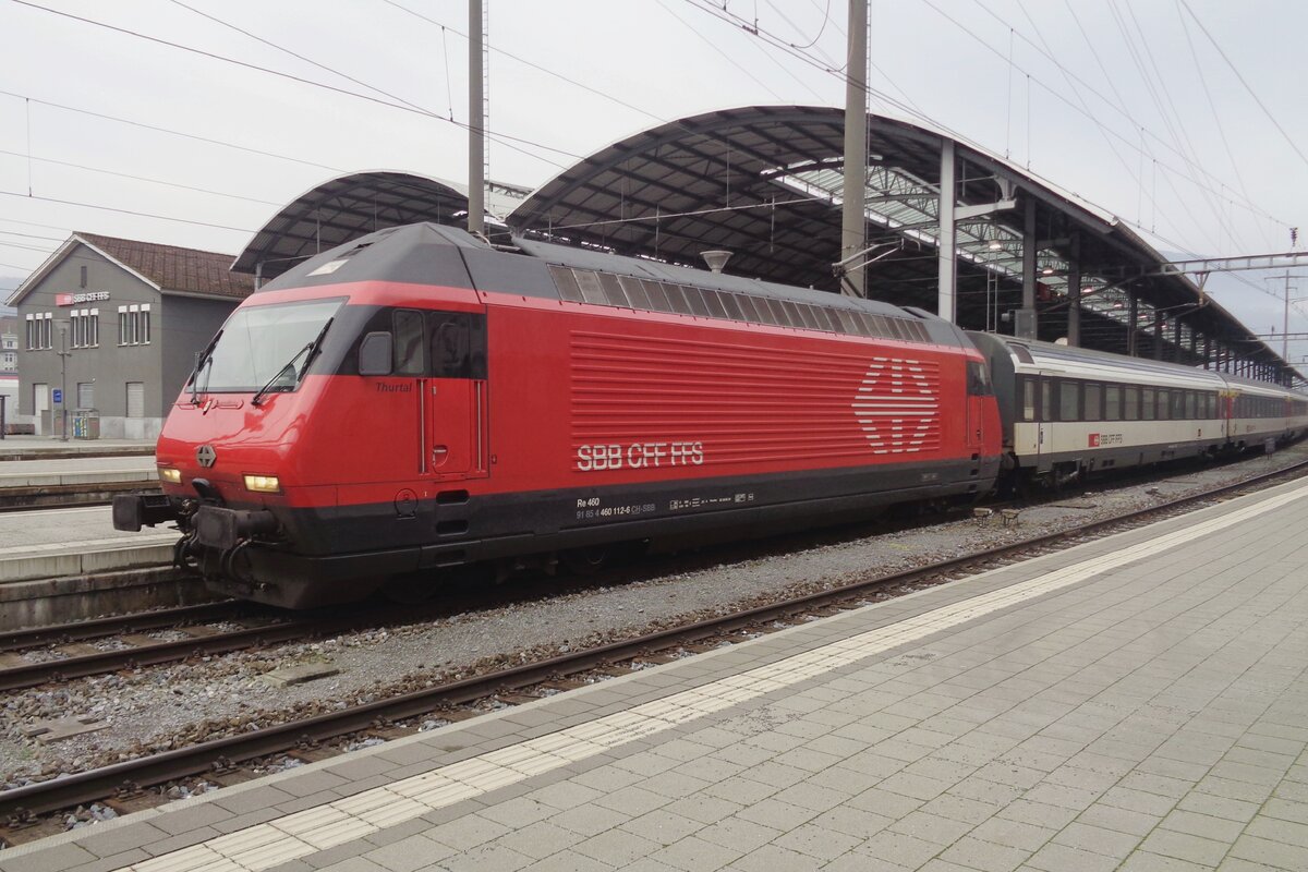 SBB 460 112 'THURTAL' steht abfahrtbereit in Olten am 30 Dezember 2018.