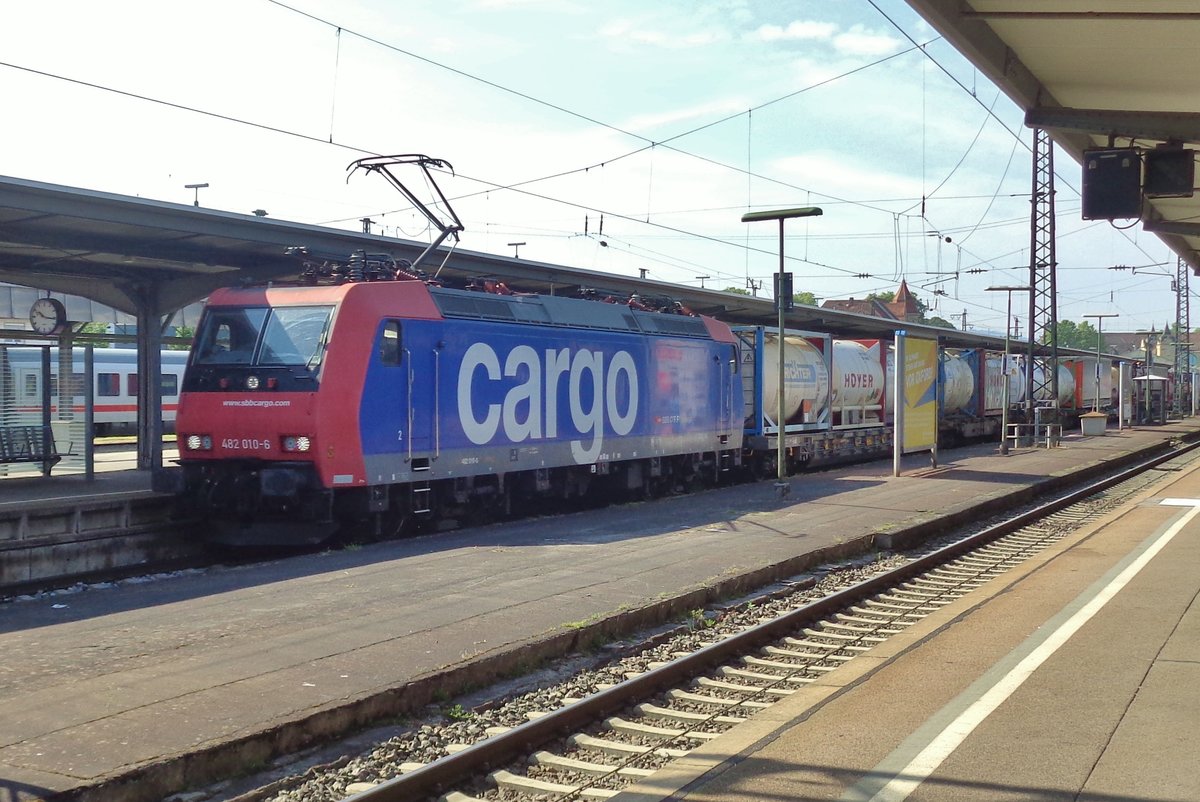 SBB 482 010 durchfahrt Offenburg am 22 Mai 2018. 