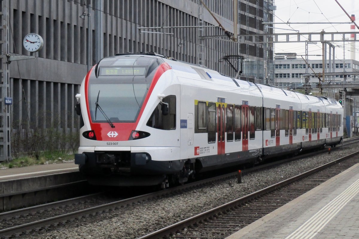 SBB 523 007 treft am 24 März 2017 in Olten ein.