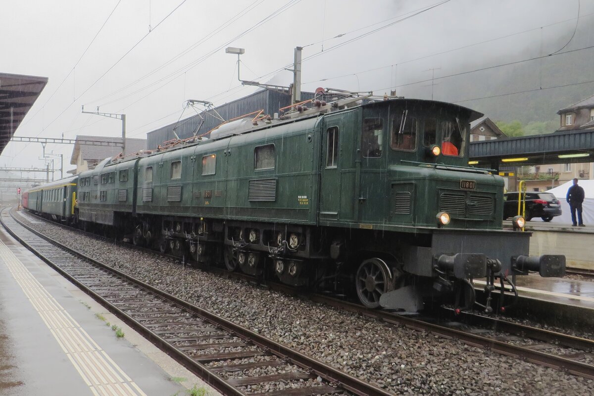SBB Historic 11801 steht am verregneten 19 September 2021 in Erstfeld während das Bahnhofsfest der Gotthard Bahntage.