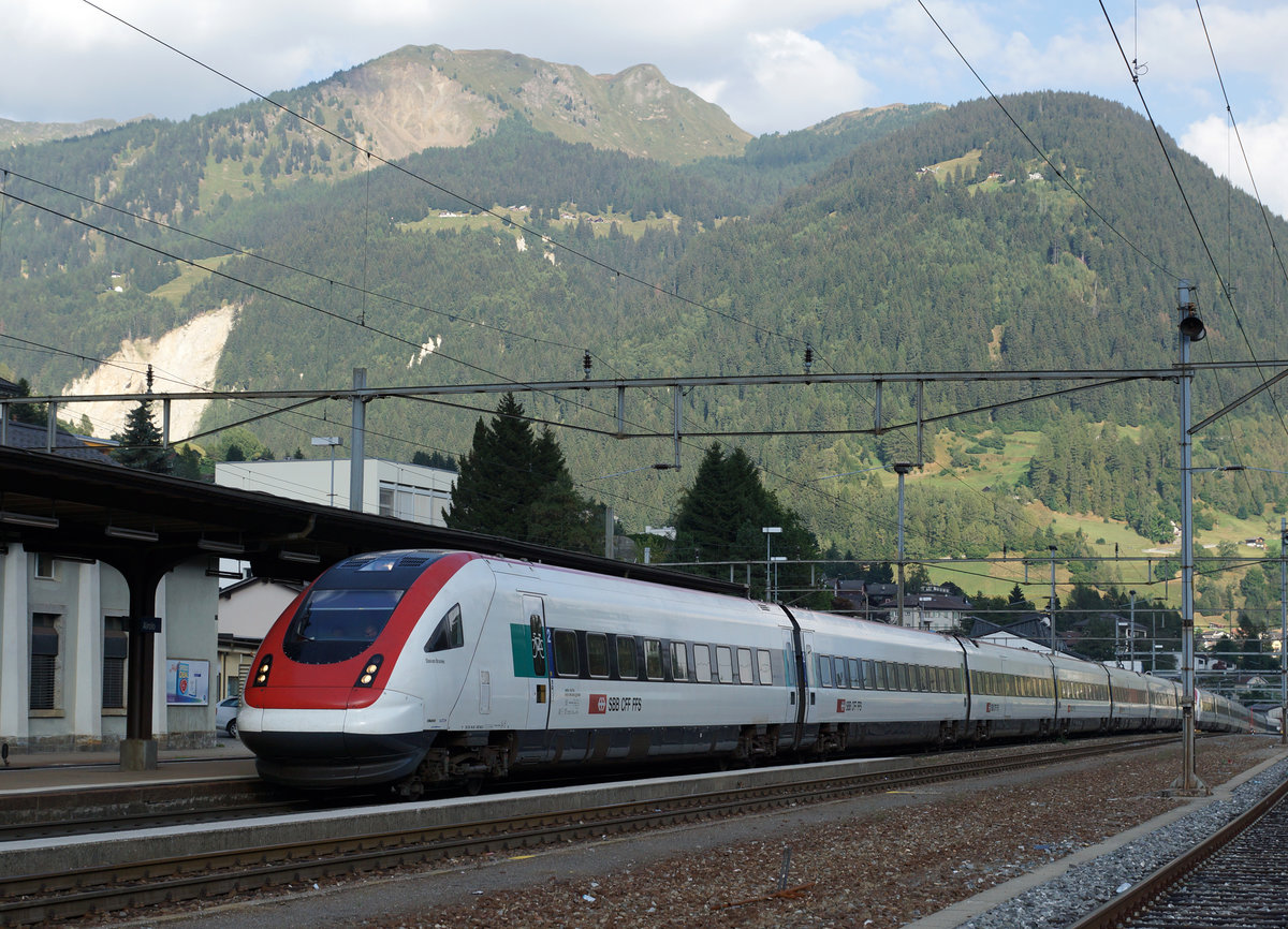 SBB: ICN Doppeltraktion mit IC Lugano-Zürich anlässlich der Einfahrt Airolo am 13. September 2016.
Foto: Walter Ruetsch