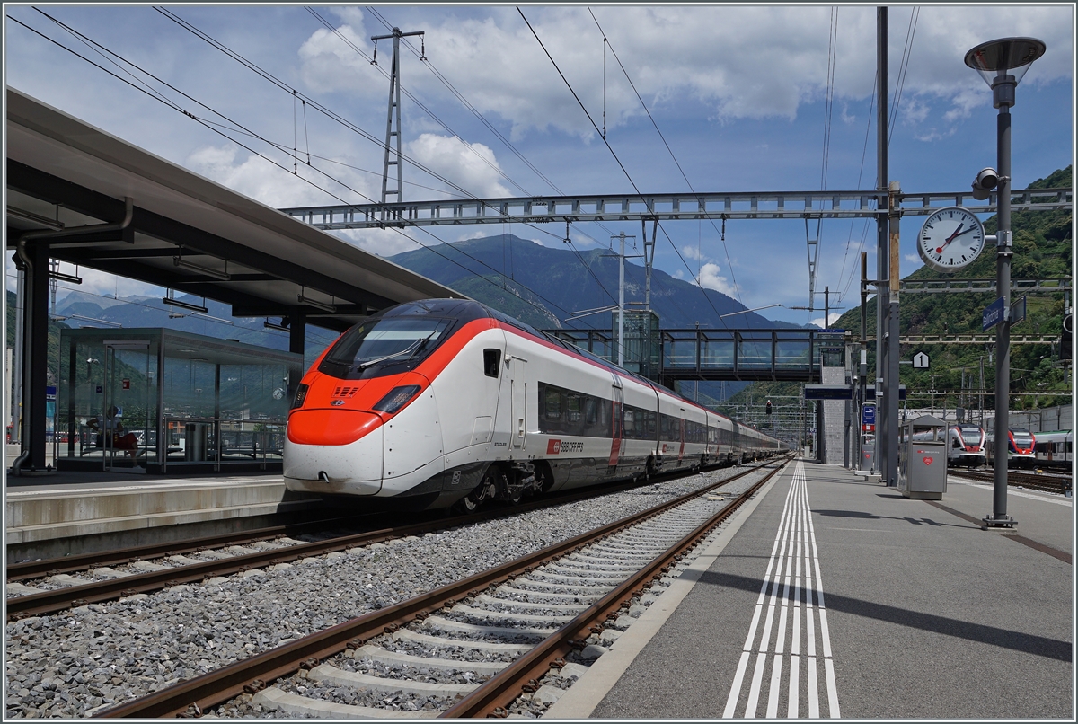 SBB RABe 501  Giruno  in Bellinzona auf der Fahrt Richtung Lugano.

23. Juni 2021 