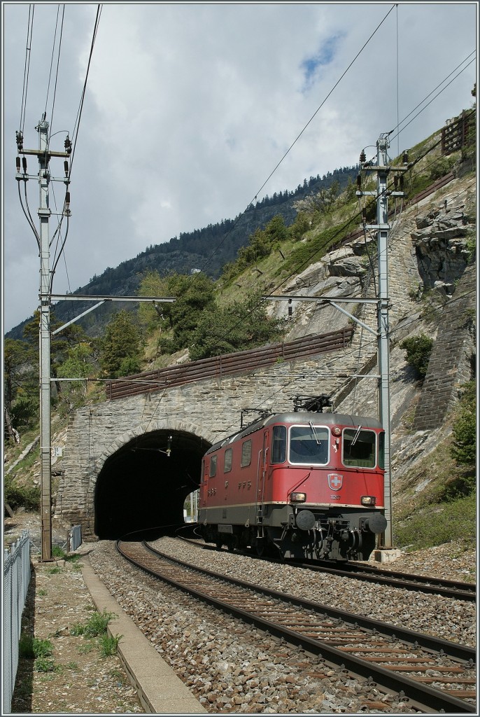 SBB Re 4/4 II auf der BLS Sdrampe kurz nach Hohtenn.
4. Mai 2013